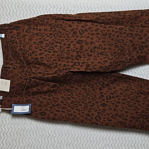 NWT Universal Thread Plus size Cheetah print straight leg jeans. - Picture 3 of 7